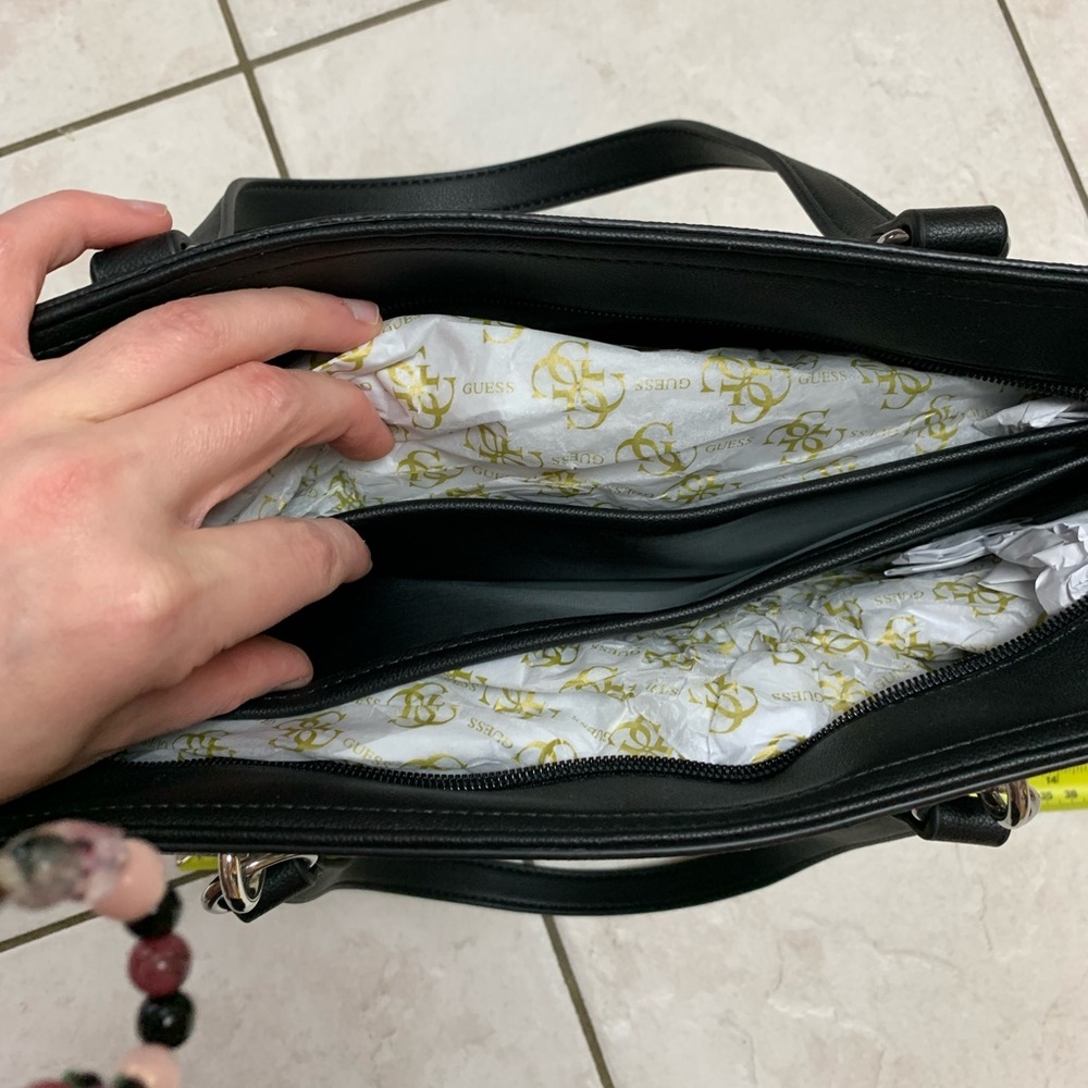 GUESS Embossed Black Tote Bag Zip Purse - Picture 6 of 10